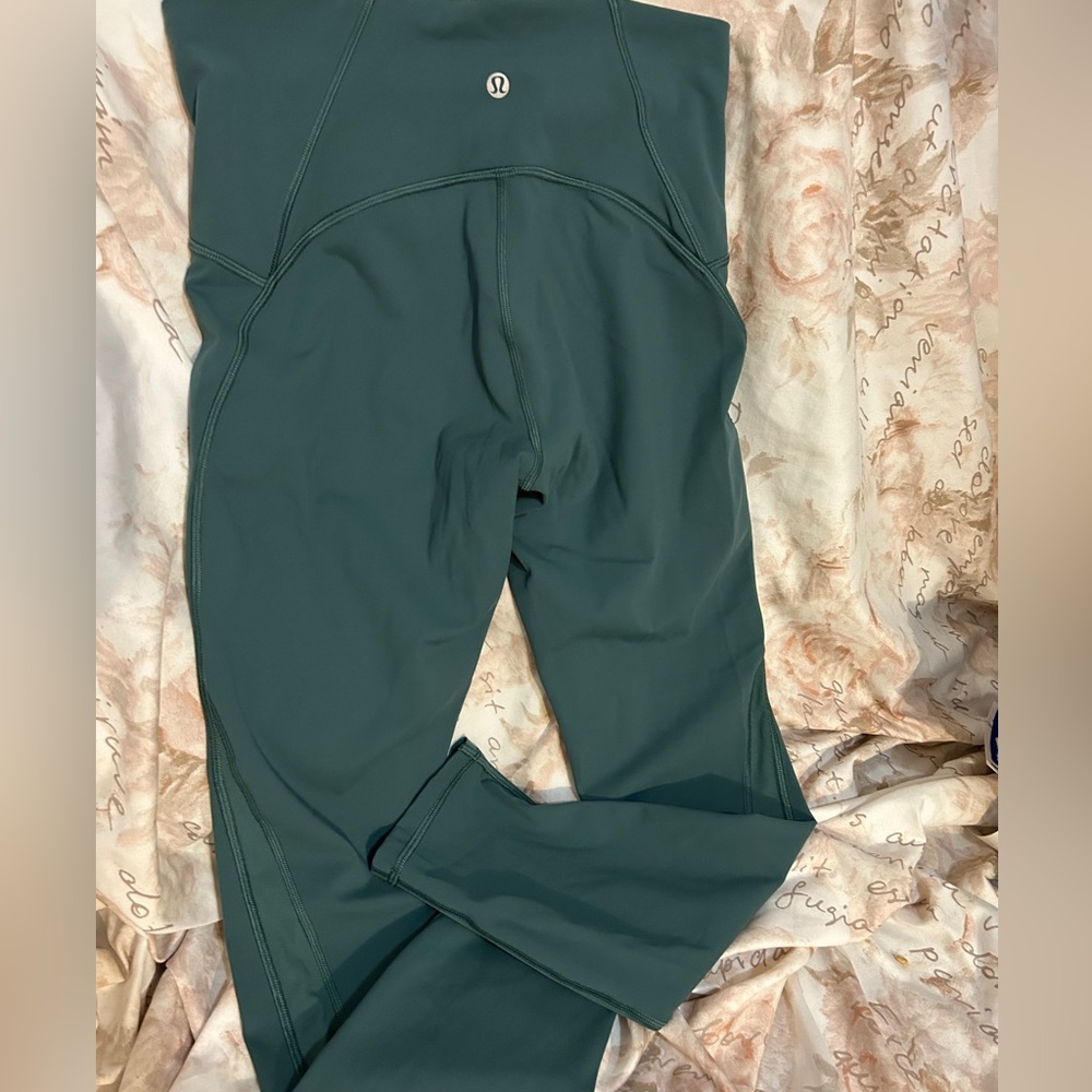 (8) LULU🍋HIGH RISE LEGGINGS